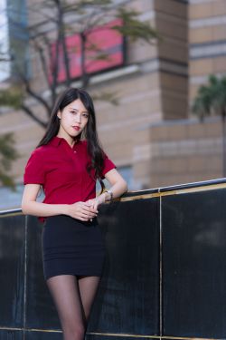 我会发着呆然后忘记你接着紧紧闭上眼